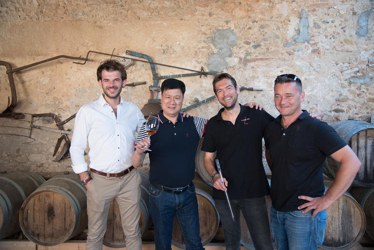 藍(lán)菲酒業(yè)董事長(zhǎng)莊榮昌先生到訪法國大愛莊園酒莊